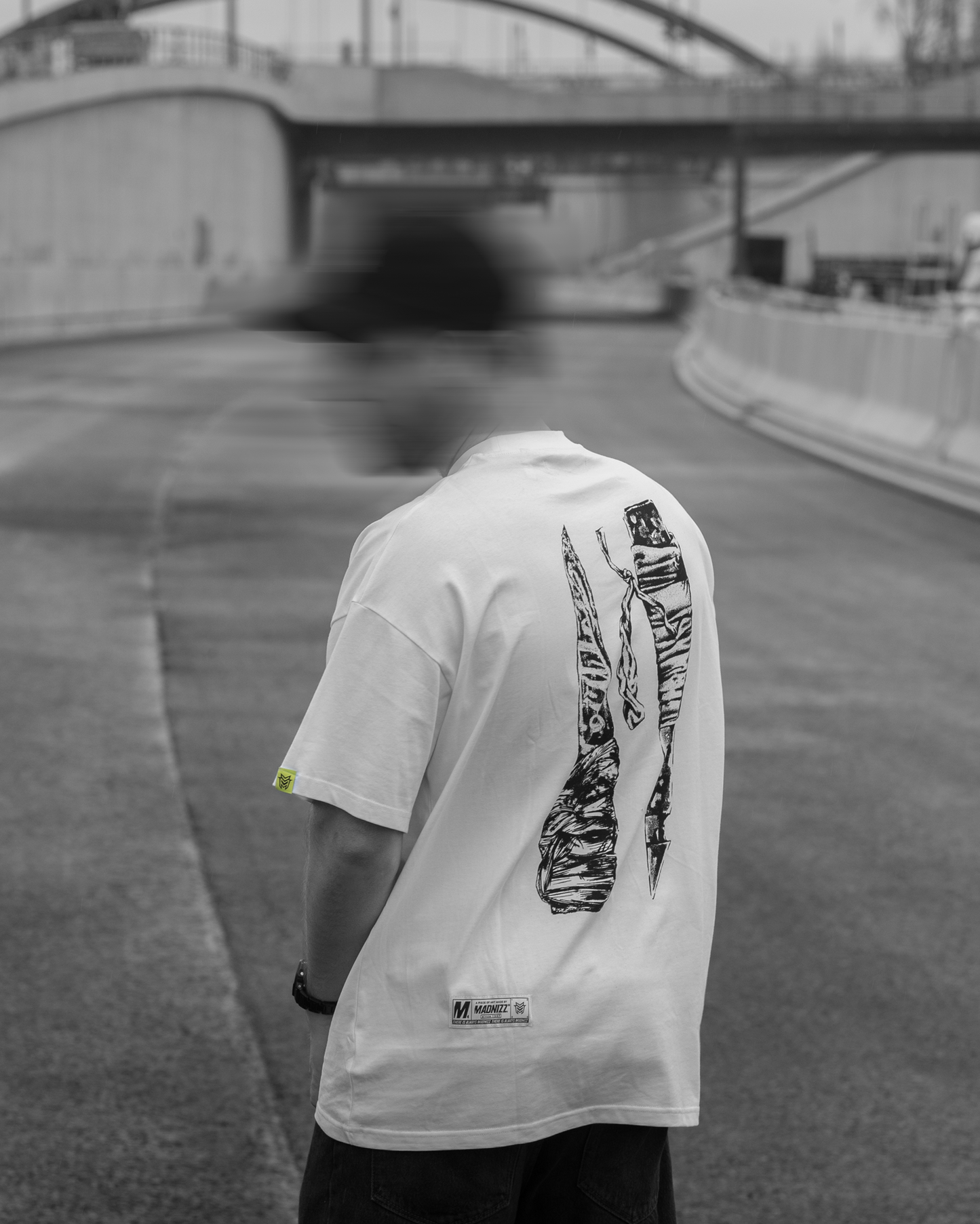 Oversized T-Shirt Weiß - Madnizz x Andrej Zwetzig
